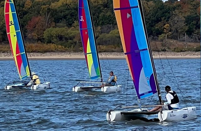 hobie wave fleet racing on the water, 3 boats